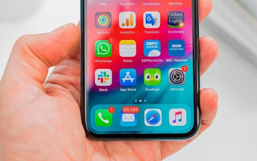 Apple ya deja escribir reviews de las apps que vienen por defecto en el iPhone